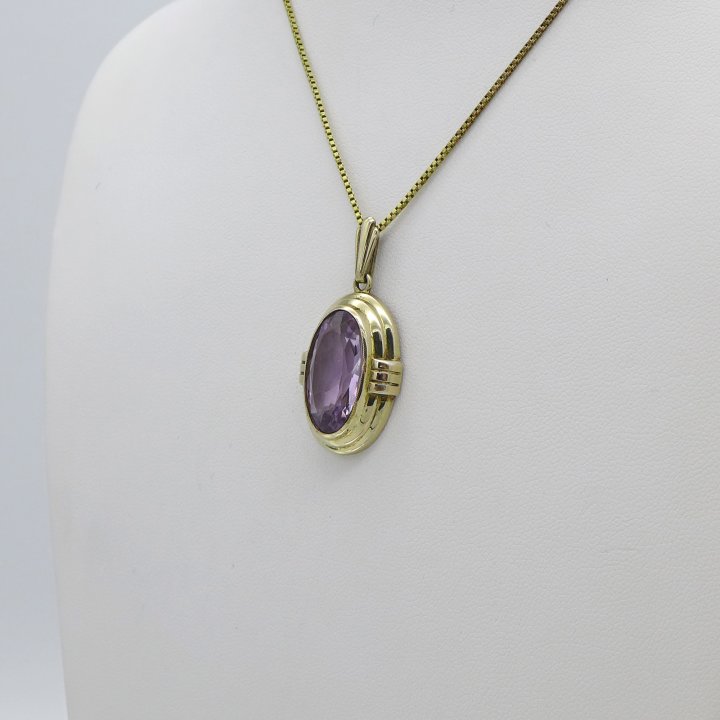 Gold-plated pendant with amethyst