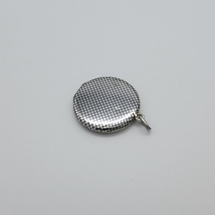 Round locket in niello