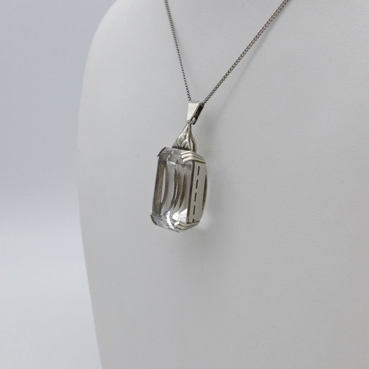 Rock crystal in art deco pendant
