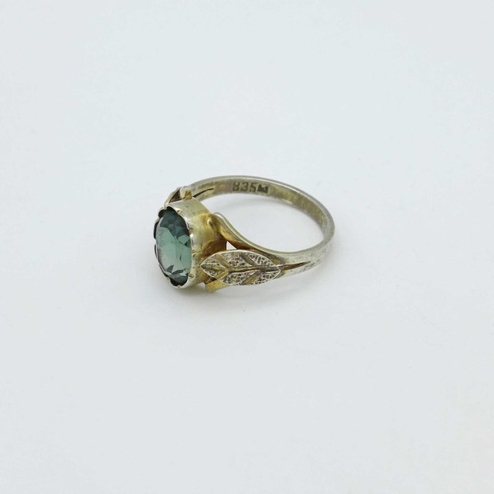 Gilded ring with green spinel