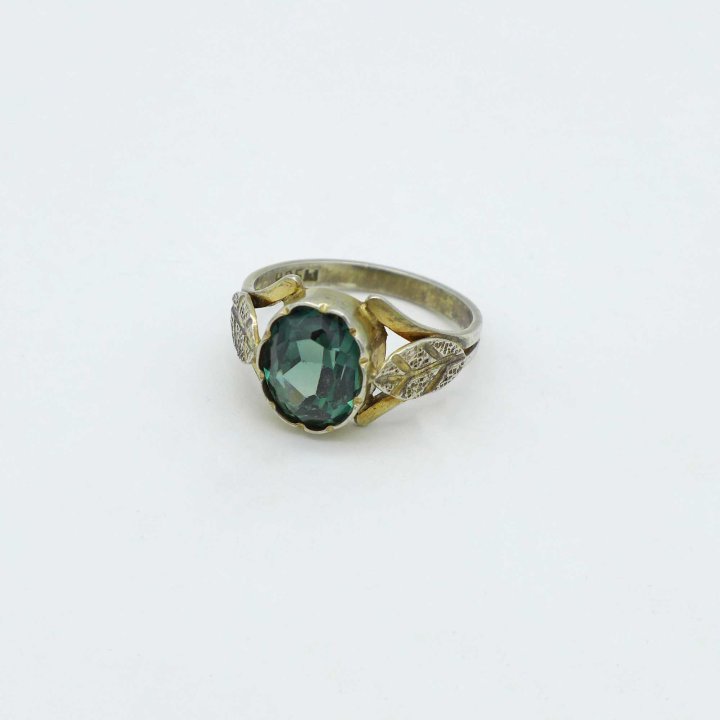 Gilded ring with green spinel