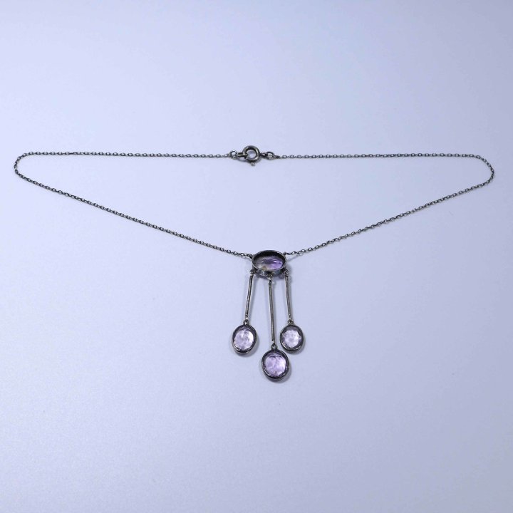Lavalliere pendant with amethyst