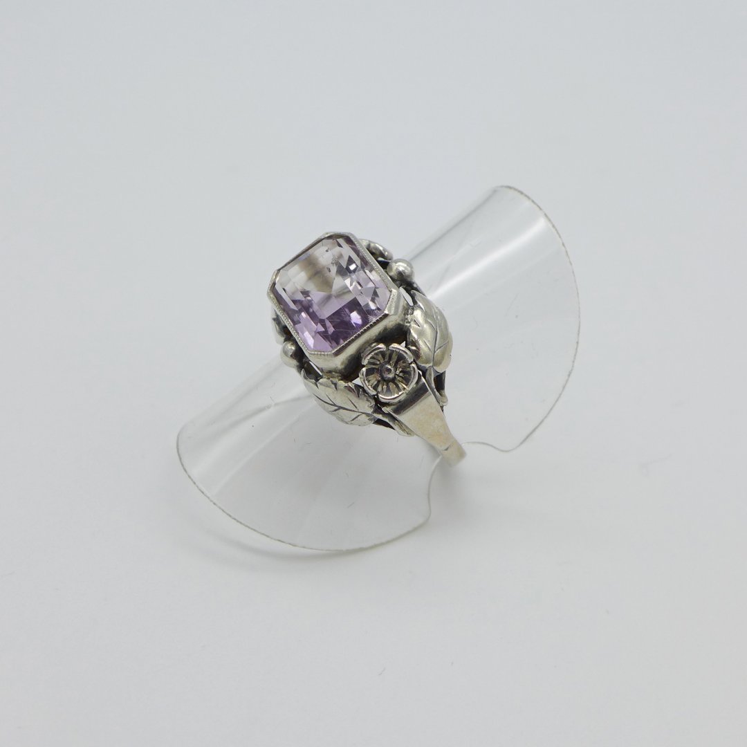 Wide amethyst ring from the 1920s