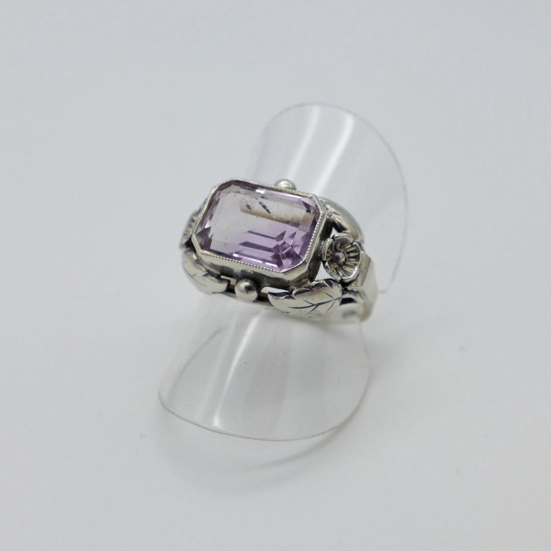 Wide amethyst ring from the 1920s