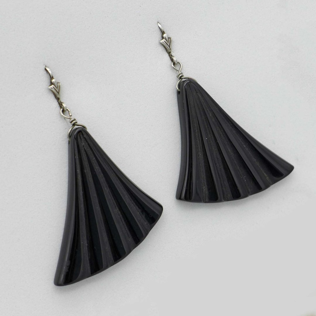Earrings with large onyx fans