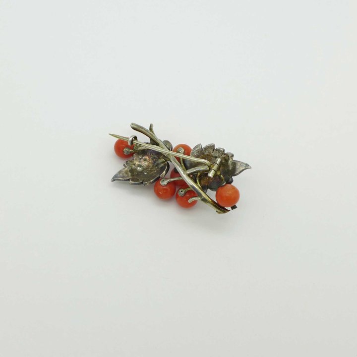 Historism brooch with corals and oriental pearls