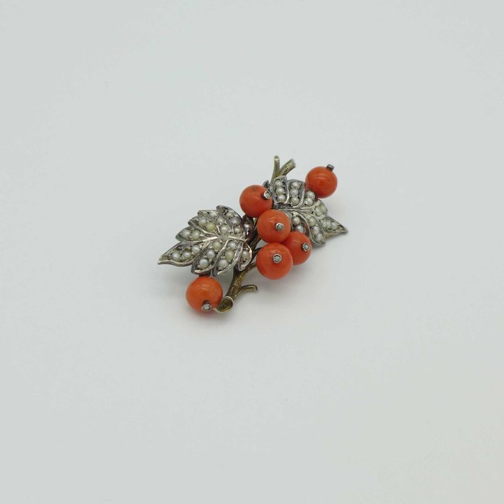 Historism brooch with corals and oriental pearls