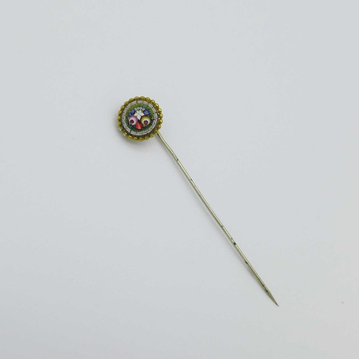 Tie pin with glass mosaic