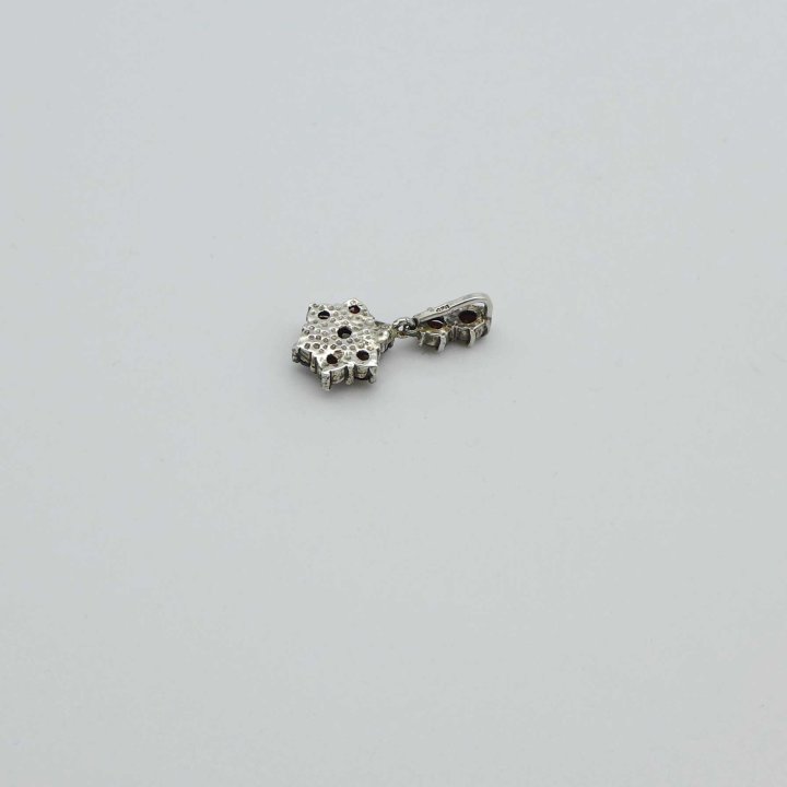 Small pendant with garnet