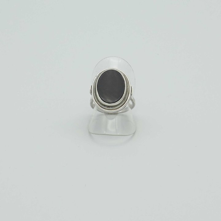 Oval onyx ring from the 1920s