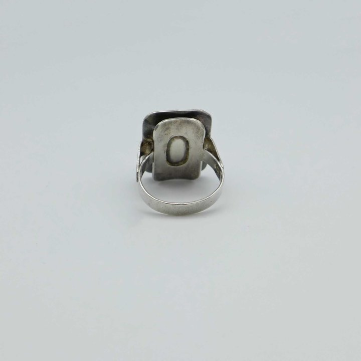 Rectangular silver ring with rose quartz