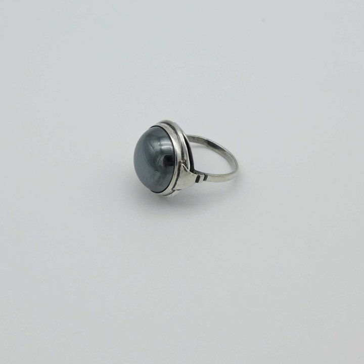 Circular silver ring with hematite
