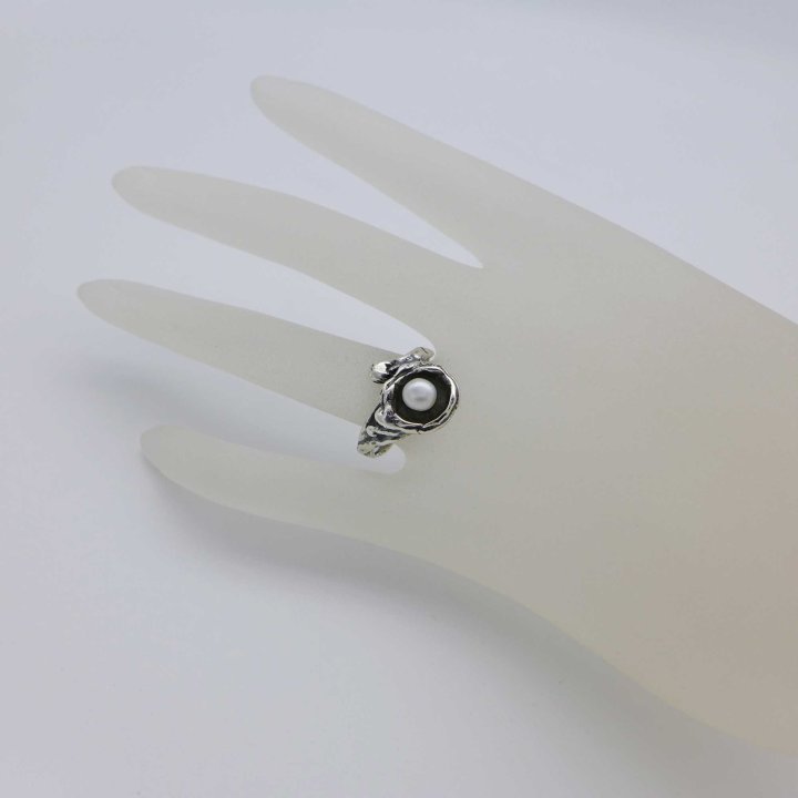 Brutalist silver ring with pearl