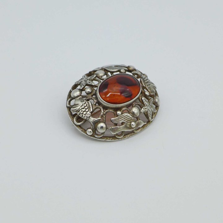 Fischland - Oval Brooch with Amber and Sea Animals