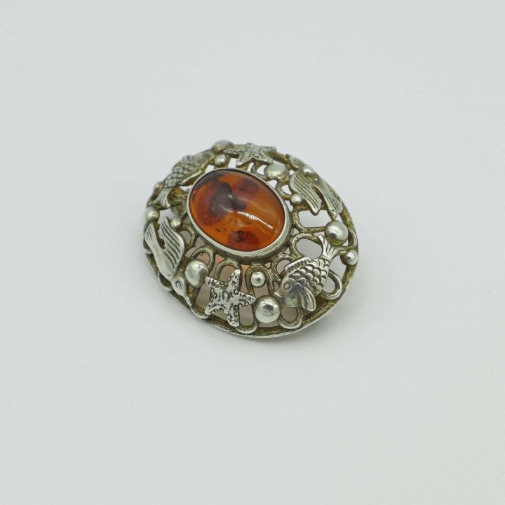 Fischland - Oval Brooch with Amber and Sea Animals