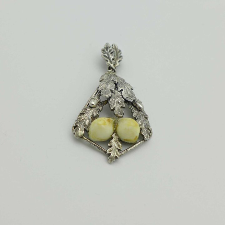 Silver pendant with deer teeth and oak leaf motif