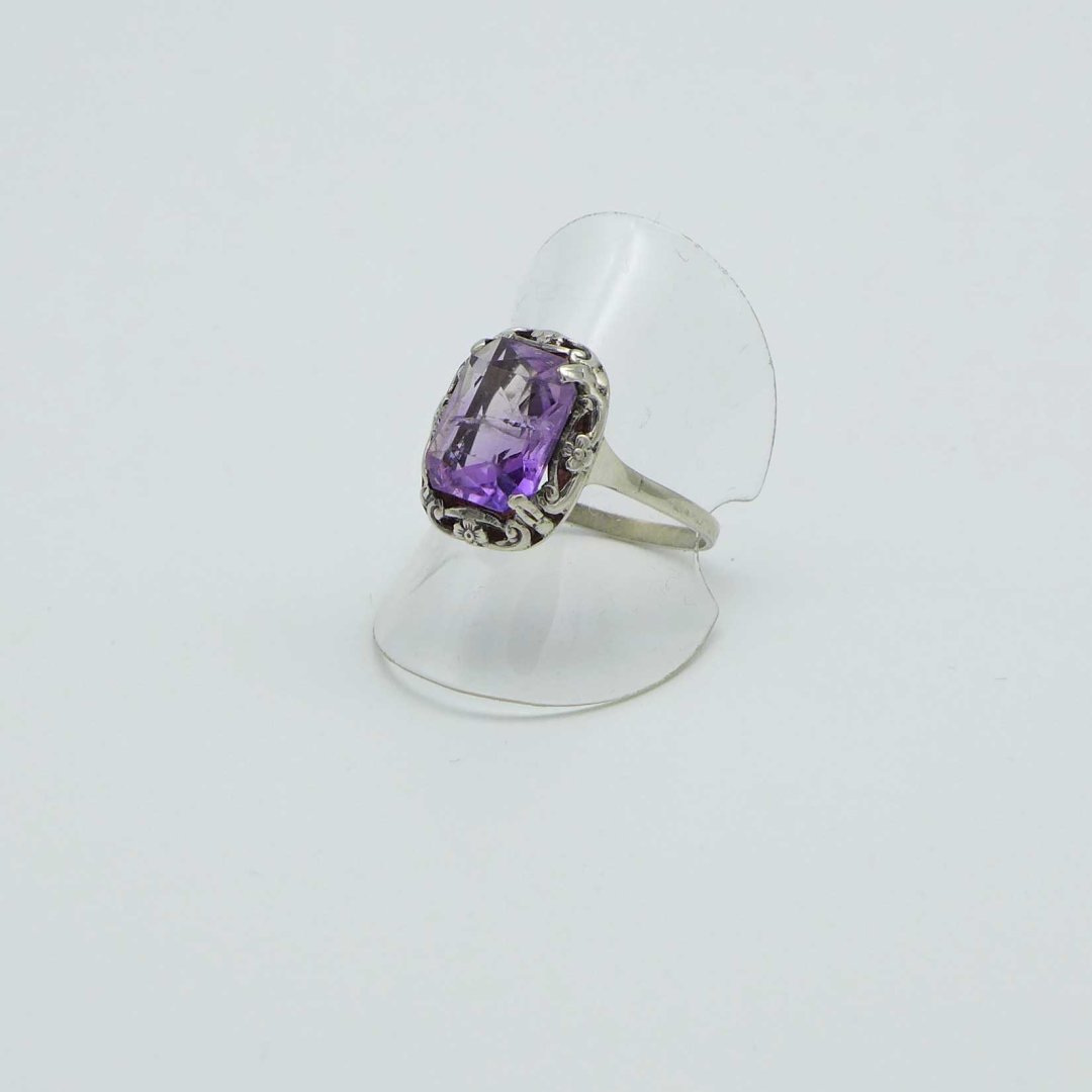 Silver ring with amethyst and flower pattern