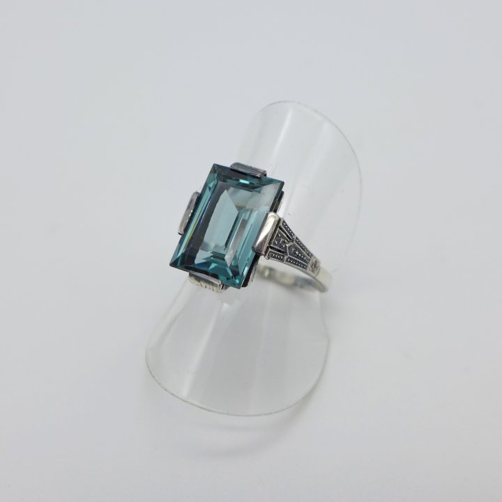 Art Deco ring with petrol blue stone