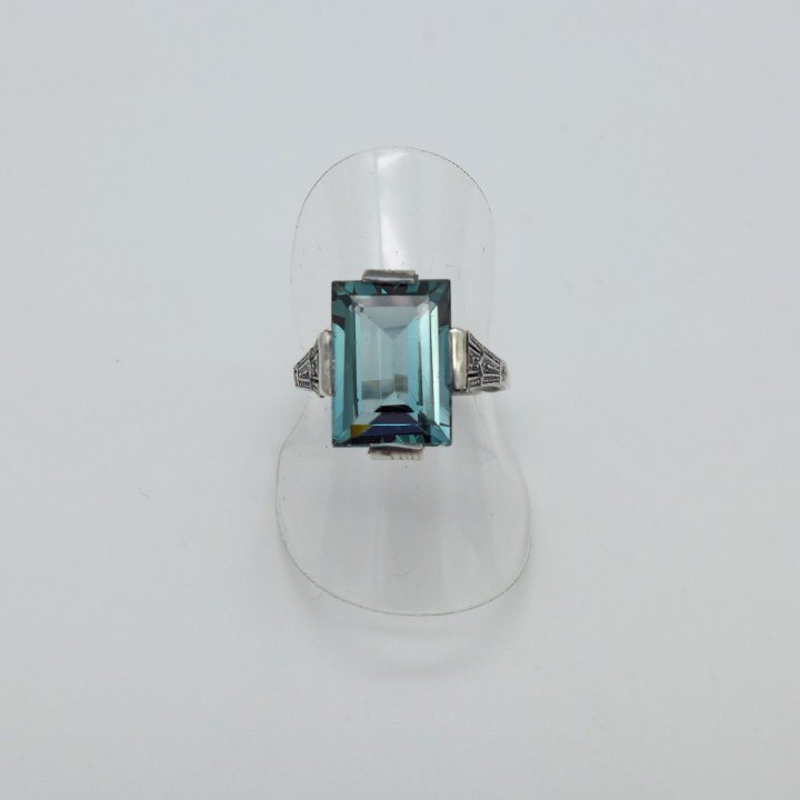 Art Deco ring with petrol blue stone
