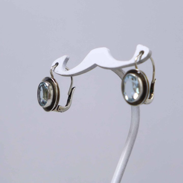 Ohrringe mit hellblauem Spinell aus den 1930er Jahren
