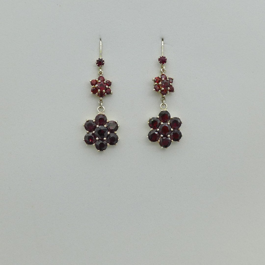 Large earrings with garnet flowers
