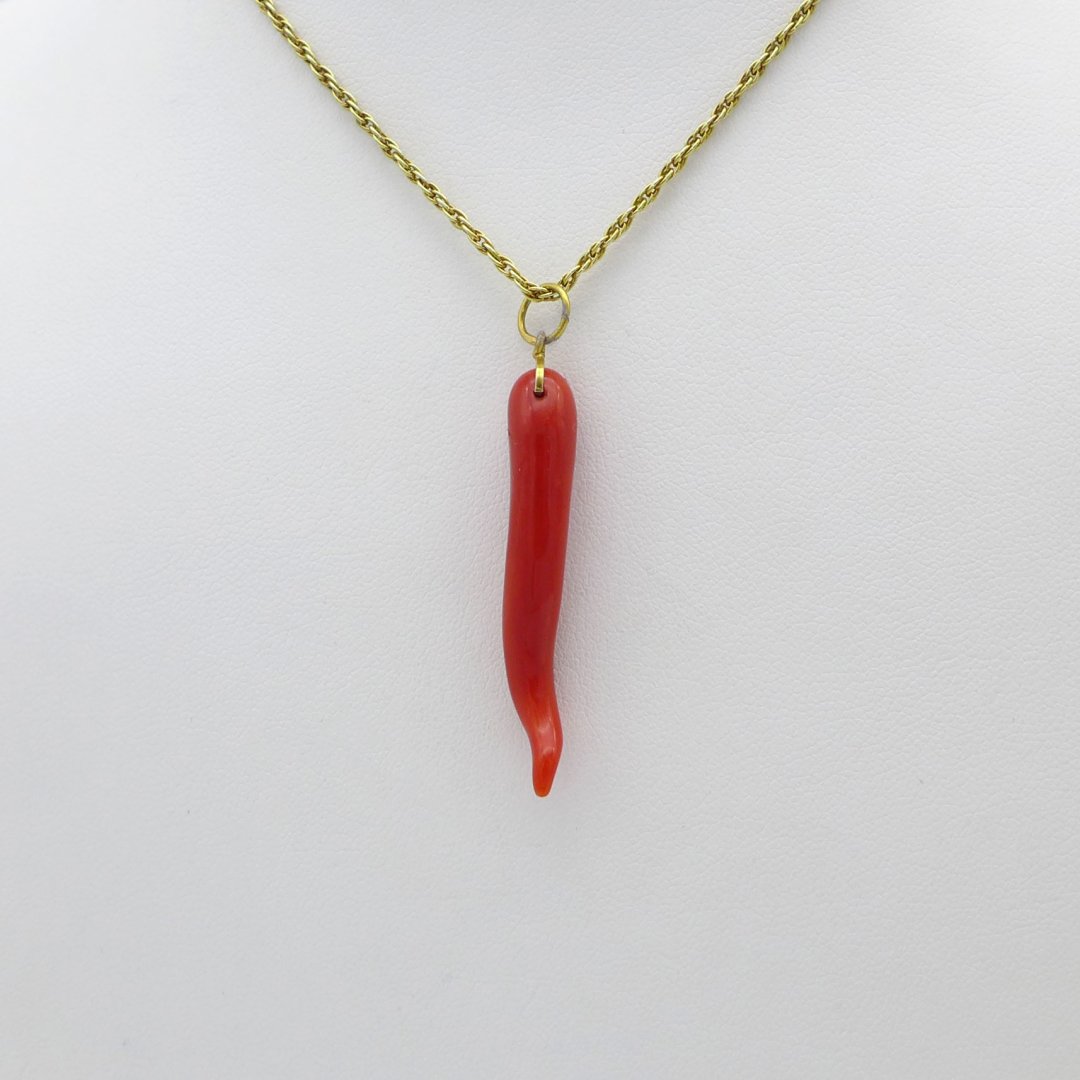 Gold pendant with natural coral