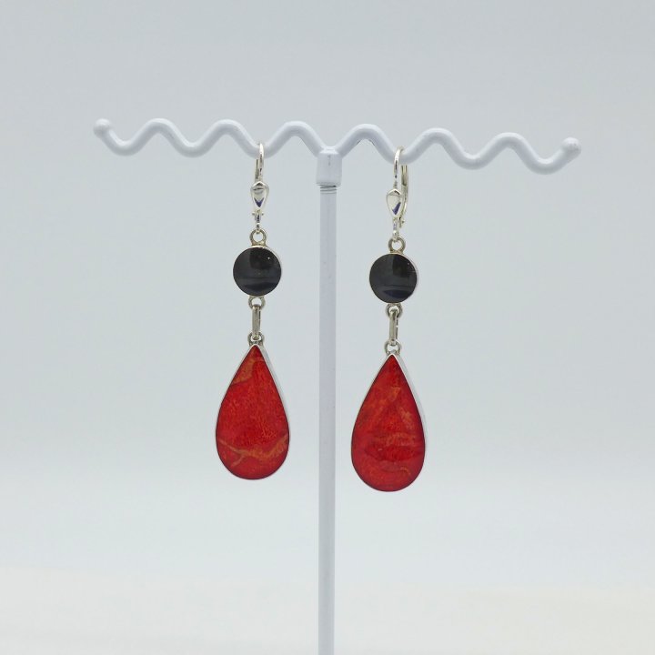 Long earrings with root coral and onyx