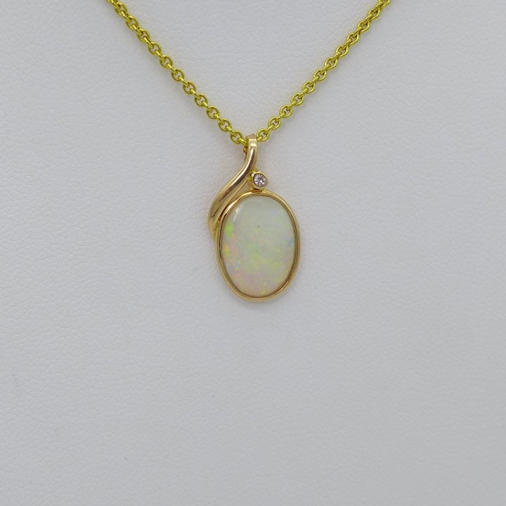 Opal pendant with diamond in rose gold