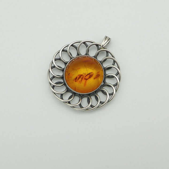 Round amber pendant from the 1930s
