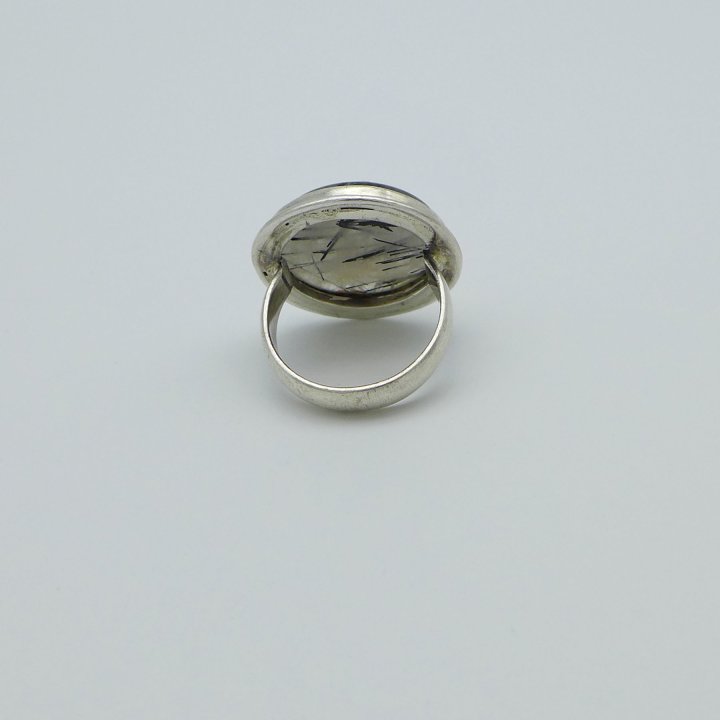 Circular ring with rutile quartz