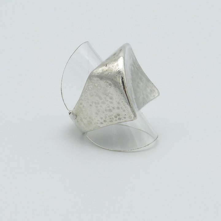 Charisma Design - Hammered silver ringall