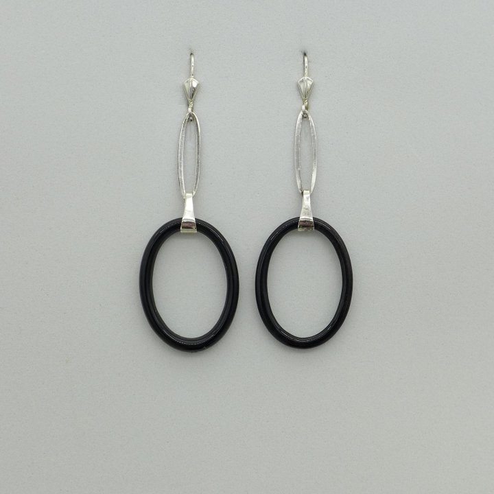 Large earrings with black rings
