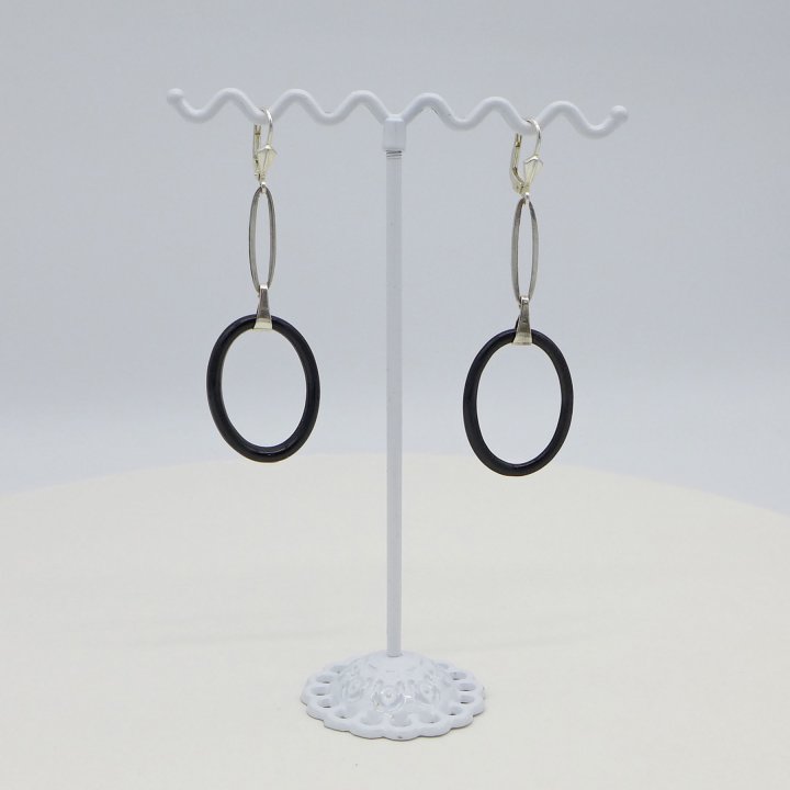 Large earrings with black rings