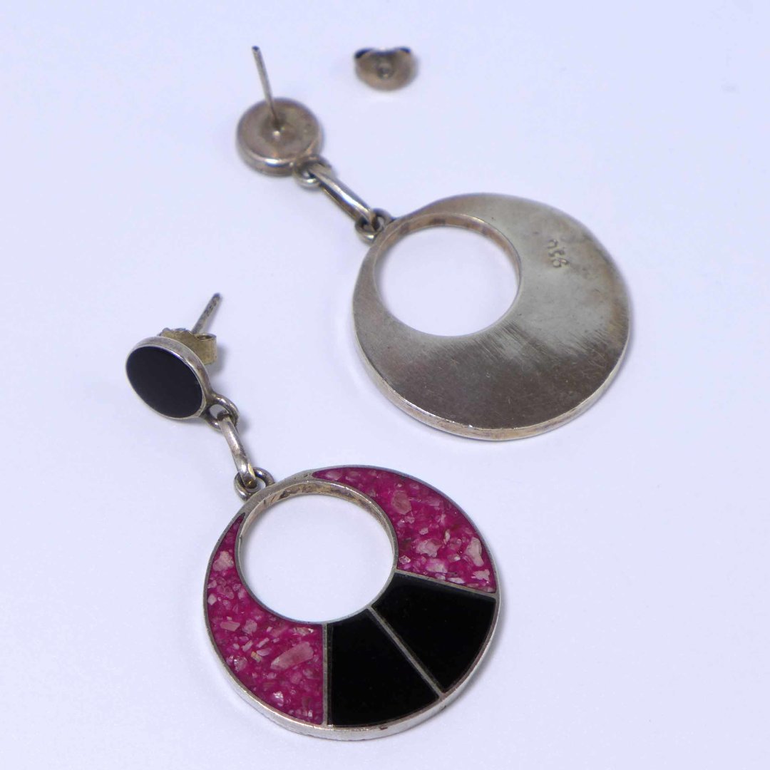 Silber-Ohrstecker mit Kringeln in Pink und Schwarz
