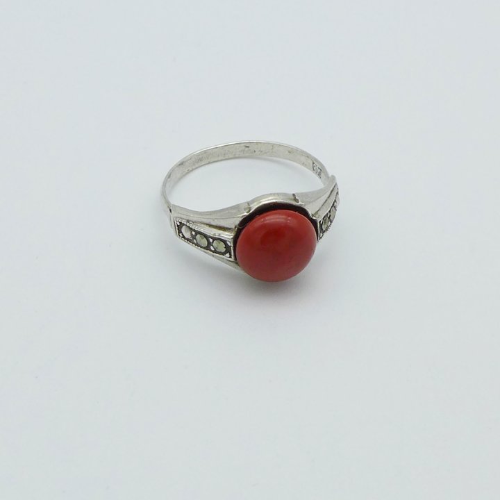 Art Deco ring with marcasites and bakelite