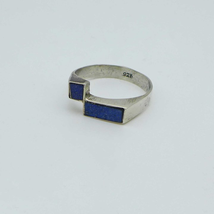 Slim silver ring with lapis lazuli
