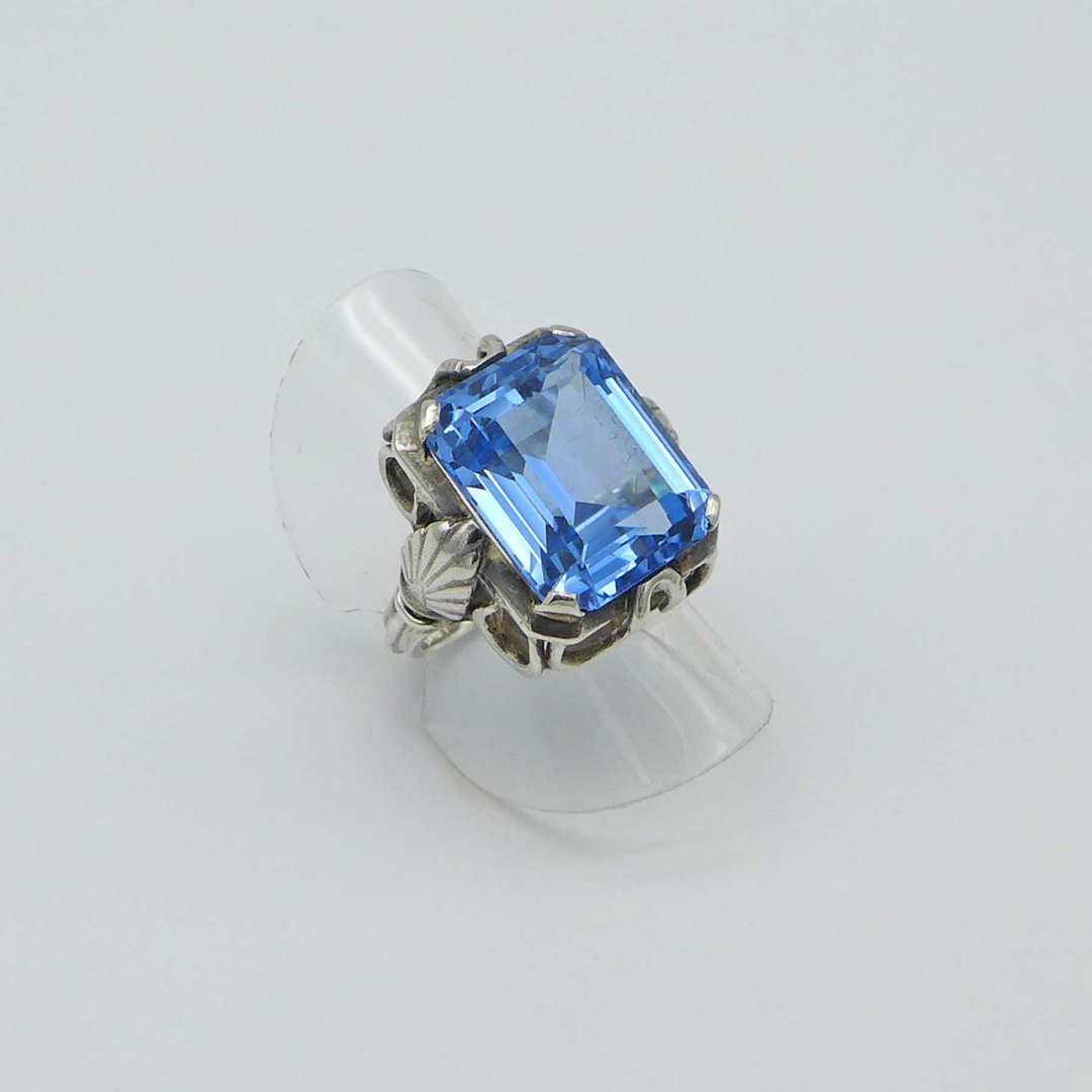 Art Deco ring with turquoise-blue stone