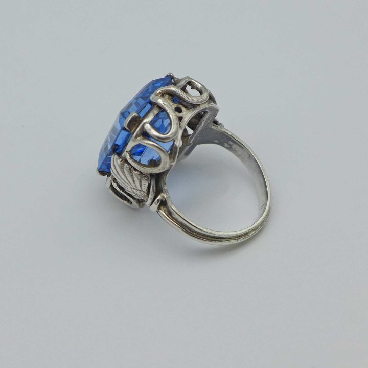 Art Déco Ring mit türkis-blauem Stein