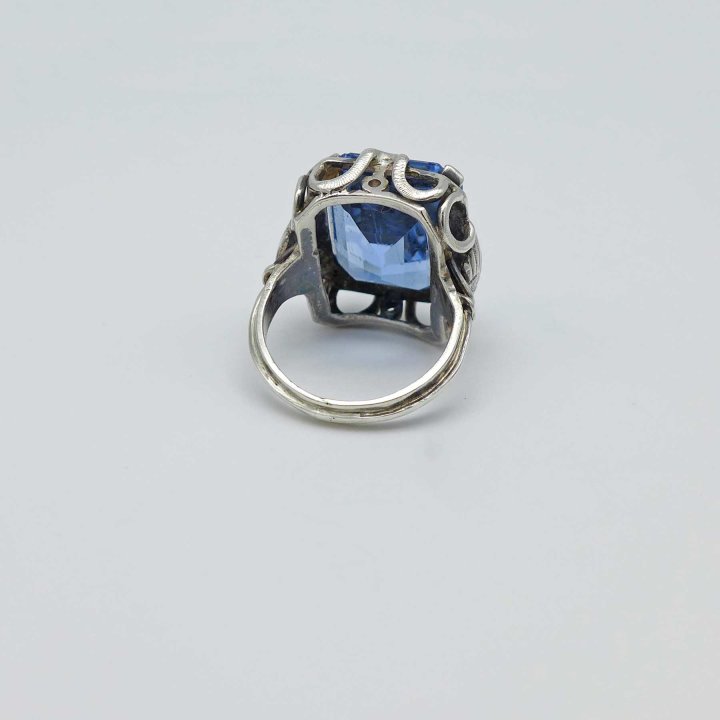 Art Deco ring with turquoise-blue stone