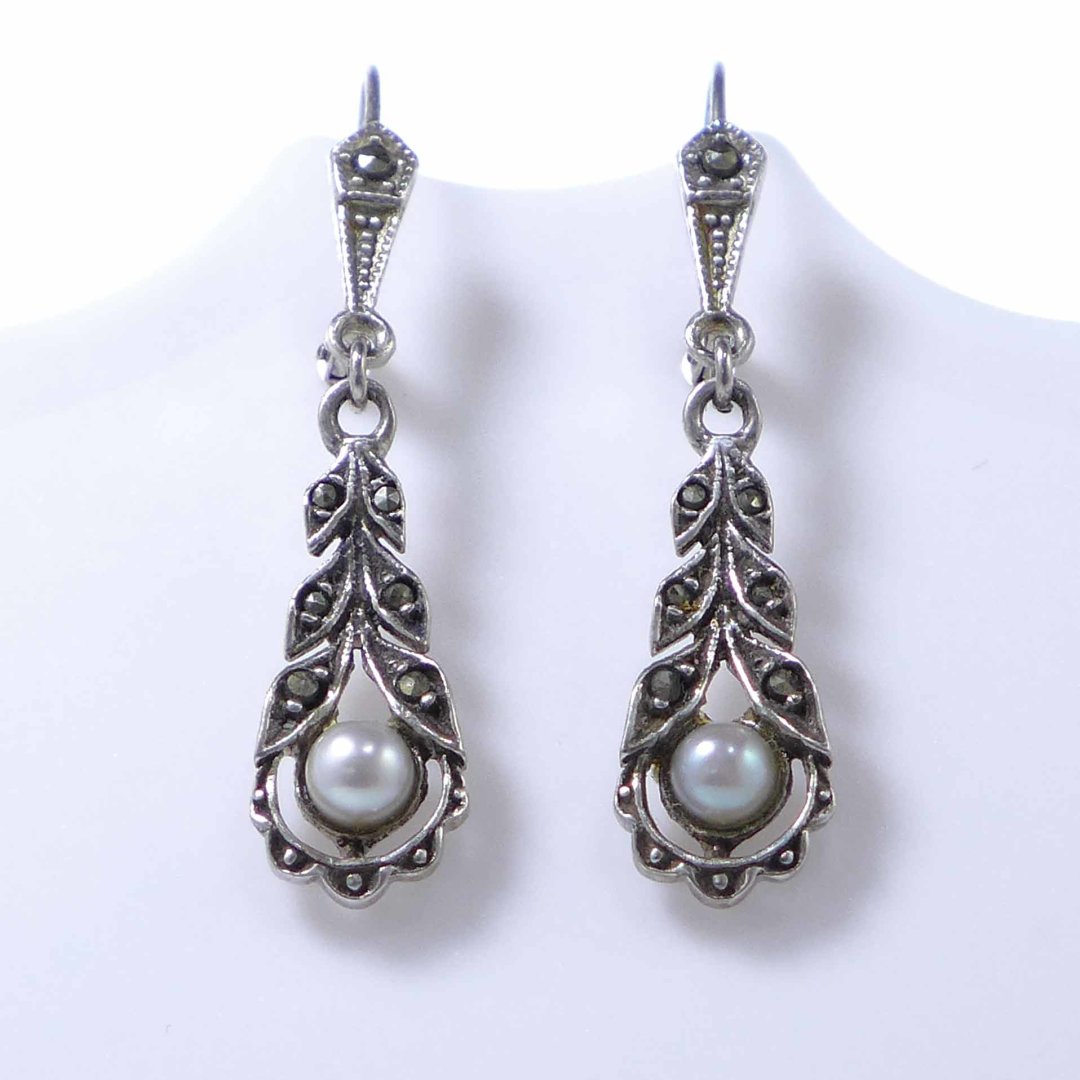 Earrings with marcasite and pearl