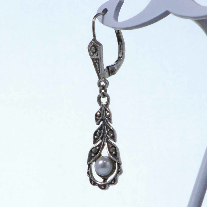 Earrings with marcasite and pearl